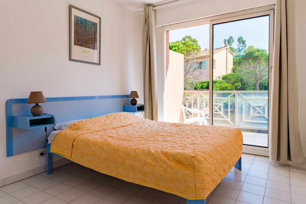 Lagrange Vacances Le Domaine Des Grands Pins Saint-Raphaël 客房 照片