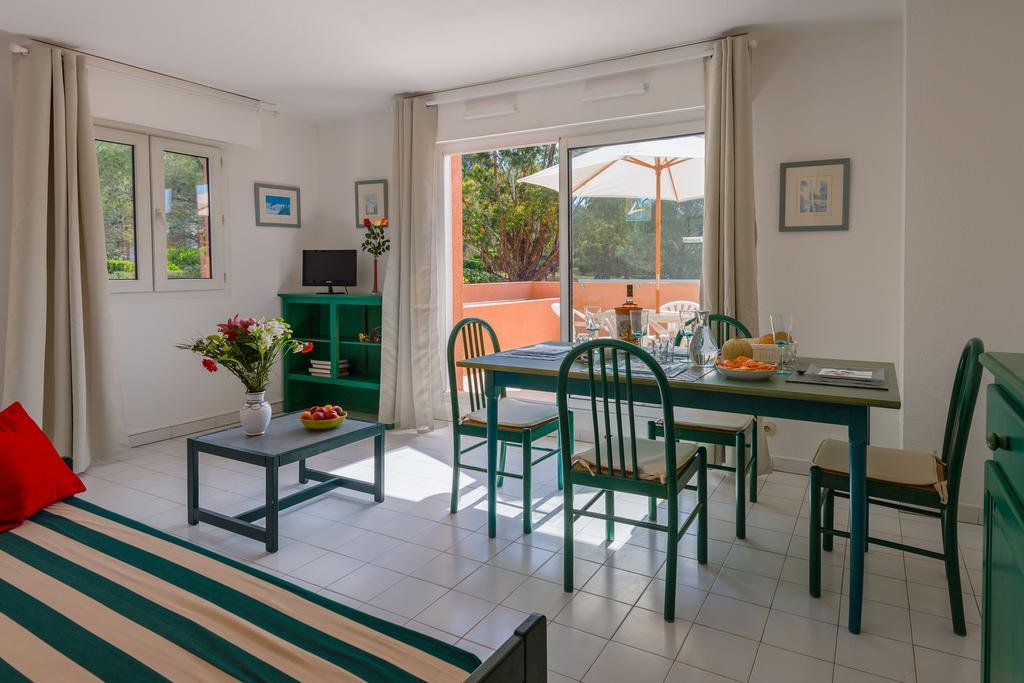 Lagrange Vacances Le Domaine Des Grands Pins Saint-Raphaël 客房 照片